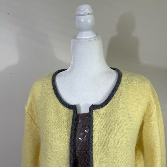 Bridgetown Collection sz lg sweater 100% wool yellow with gray accent trim - Picture 11 of 14
